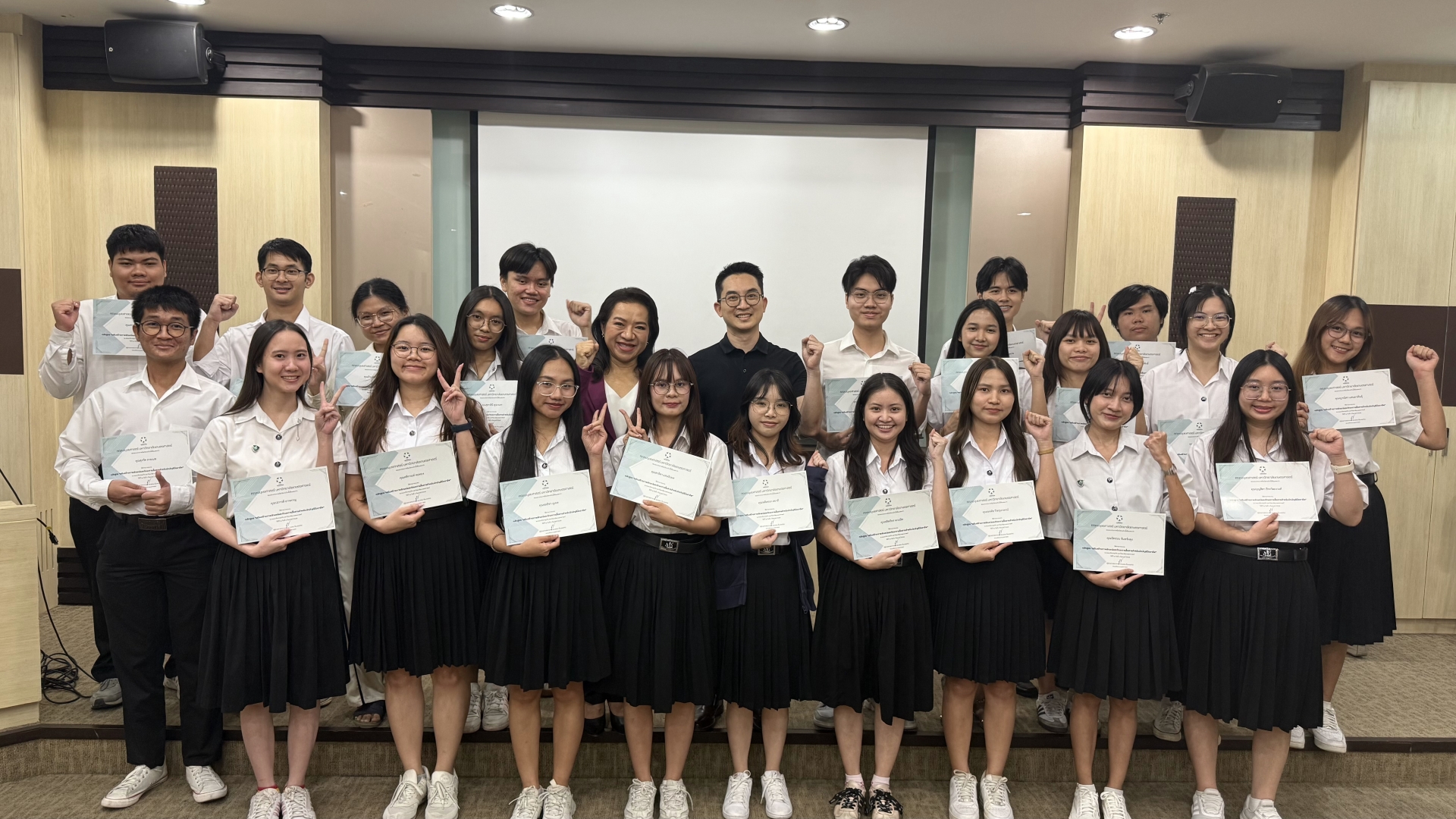 คุณอรอุมา เกษตรพืชผล เป็นวิทยากรบรรยาย ในโครงการ หลักสูตร “การพัฒนาบุคลิกภาพเพื่อพัฒนาภาพลักษณ์องค์กร” หัวข้อ “เทคนิคการนำเสนองานสำหรับนักบัญชีมืออาชีพ”